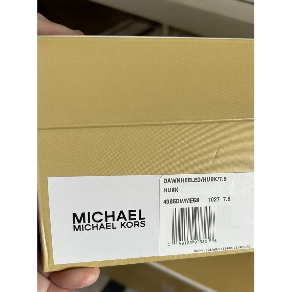 NEW IN BOX Michael Michael Kors "Dawn" Suede Ankle Boot In Husk Beige Size 7.5 - Picture 4 of 7